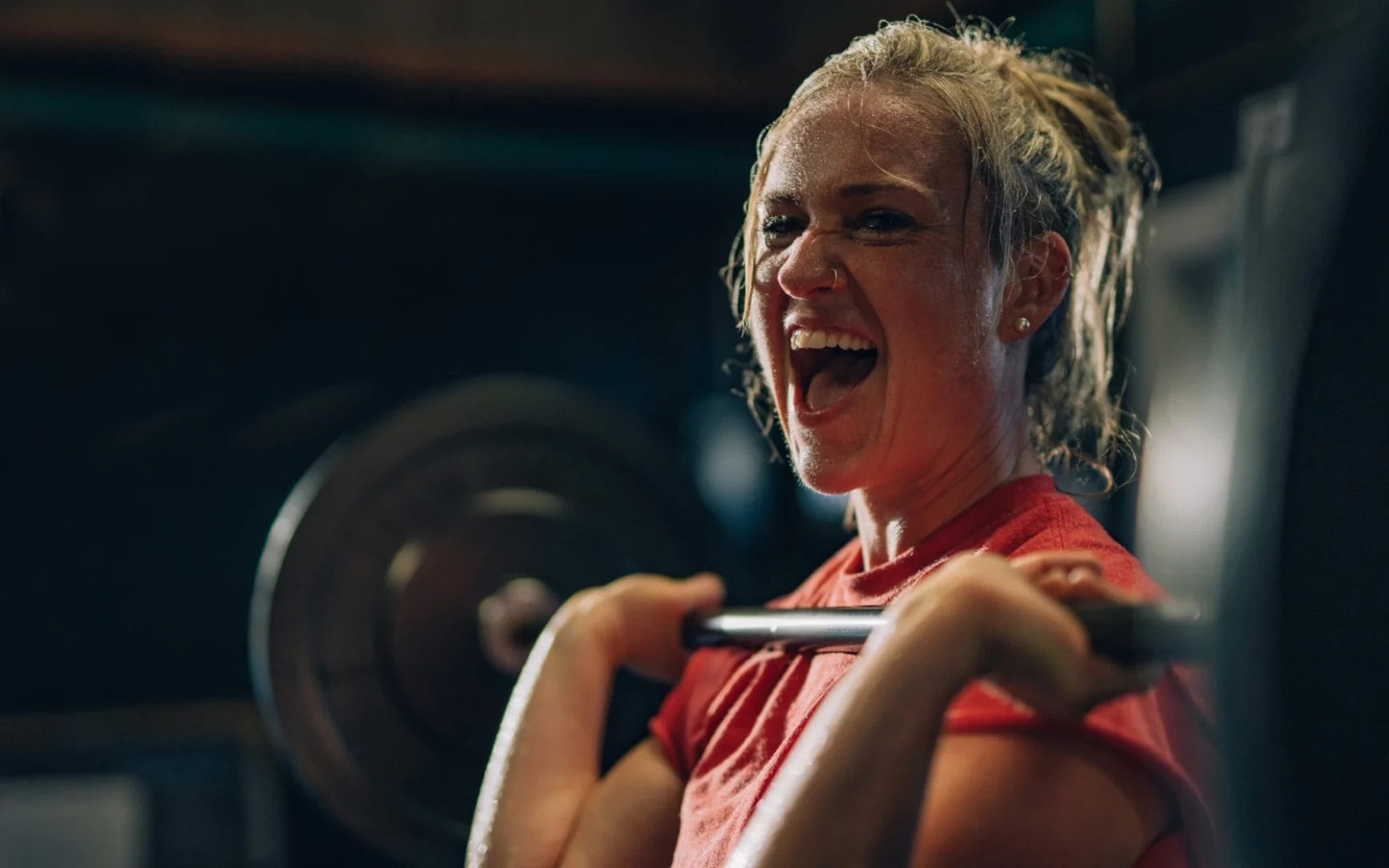 girl lift weight